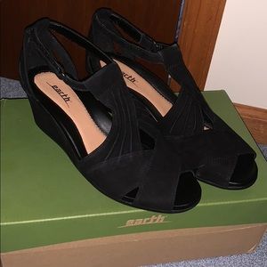 Earth Suede Curvet Wedge Sandals (wide)